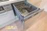 食器洗浄乾燥機を備えたキッチンは、後片付けの負担を軽減してくれる快適な設備。毎日の家事効率を高め、ゆとりある暮らしを支えてくれます。