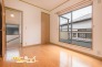 各居室として使いやすい洋室は、ベッドやデスクの配置がしやすく、自分だけの落ち着いた時間を過ごせるプライベート空間。シンプルな間取りだからこそ、ライフスタイルに合わせたレイアウトが可能です。