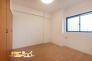 全居室に収納を備えており、お荷物をお部屋ごとにすっきり整理可能。居住空間を広く有効活用できるため、お部屋で過ごす時間もより快適で心地よいものになります。