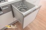 ビルトイン食洗機を備えた、家事効率を高めるキッチン。後片付けの時間を短縮できるだけでなく、キッチンにすっきりと収まる設計のため、空間を広く使えるのも嬉しい魅力です。