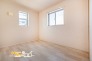 お部屋は採光と通風が考えられた居心地のいい空間設計。全居室収納付きのためスッキリとしたレイアウトを考えることができます。
