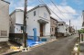 東武野田線『東岩槻』駅徒歩17分、閑静な住宅街に佇む邸宅。幼稚園・保育園・小中学校が徒歩15分圏内に揃い、子育て世代にも嬉しい住環境です。