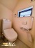 温水洗浄タイプのトイレは、快適さと清潔さを両立した使いやすいデザイン。便座の快適機能も備わり、毎日の生活がより便利になります。
