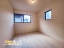 快適な２面採光のお部屋は、やわらかな日差しと心地よい風通しを存分に感じながら、ゆったりとした時間をお過ごしいただけます。
