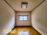 約5.25帖の洋室は、シンプルで使い勝手の良い間取り。寝室や子ども部屋、書斎などライフスタイルに合わせて幅広く活用できます。