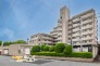 埼玉高速鉄道『南鳩ヶ谷』駅徒歩１３分の閑静な住宅地に建つマンションです。専有面積約８１平米以上の広さ・南東向きで日当たりの良い快適空間です。大切なペットと一緒に暮らせます。