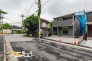 落ち着いた雰囲気の閑静な住宅街。前面道路は約8mとゆとりがあり、お車の出し入れもスムーズに行える快適な住環境です。