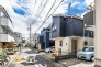 落ち着いた街並みに佇む閑静な住宅地。穏やかな住環境の中で、心地よい暮らしを実現できます。