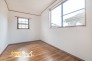 快適な２面採光のお部屋は、やわらかな日差しと心地よい風通しを存分に感じながら、ゆったりとした時間をお過ごしいただけます。
