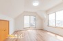 快適な２面採光のお部屋は、やわらかな日差しと心地よい風通しを存分に感じながら、ゆったりとした時間をお過ごしいただけます。

