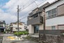 交通量の少ない閑静な住宅街に位置するため、静かで快適な暮らしを実現できます。第二産業道路にアクセスしやすく、お車でのお出かけも安心。舎人ライナー始発駅も徒歩圏内の好立地です。