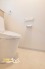毎日使う場所だからこそ、清潔感のある快適なトイレ空間をご用意。温水洗浄便座付きで、ご家族みなさまが心地よくお使いいただけます。