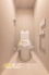 温水洗浄タイプのトイレは、快適さと清潔さを両立した使いやすいデザイン。便座の快適機能も備わり、毎日の生活がより便利になります。
