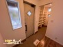 住まいの第一印象をつくる玄関は、明るく開放感のある空間。毎日の出入りがしやすく、家族やゲストを気持ちよく迎えられる住まいの顔です。
