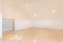 広々とした小屋裏収納は、季節物やスーツケース、アウトドア用品などもまとめて収納できる便利な空間。居住スペースをすっきり保ち、ゆとりある暮らしを叶えます。