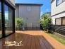 自然の温もりを感じられるウッドデッキは、リビングの延長として屋外の時間も快適に。朝のコーヒーや夕暮れのひととき、家族や友人との団らんなど、ゆったりとした時間を楽しめます。
