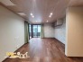 あたたかな日差しが降り注ぐ居心地の良いリビング。自然と会話が弾む設計は、住む人に笑顔を届けたいという想いが込められています。
