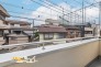 南向きのバルコニーはたっぷりの陽光が差し込む明るく暖かな空間。お洗濯物も乾きやすく、快適な家事動線を叶えてくれます。