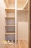 2部屋にウォークインクローゼット付き。季節物の衣類や大きなお荷物もすっきり収納可能。ワードローブスペースを効率よく確保でき、毎日の整理もラクになります。
