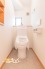 トイレは2ヶ所に設置され、各トイレに収納も備えられています。生活のしやすさにも配慮されたつくりです。