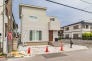 新規フルリフォーム済みで新築のように快適な住空間。お車も停めやすい駐車3台（車種による）可能なカースペース付きです。