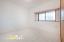シンプルな間取りの居室は、使い勝手の良さが魅力。ライフスタイルに応じて多用途に活用でき、長く心地よく暮らせる住空間です。