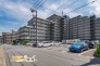 伊勢崎線『北越谷』駅まで徒歩10分の快適なアクセス。商業施設も揃っているため、日々のお買い物を気軽に済ませられる便利な住環境が魅力です。
