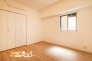 全居室に収納を備え、お部屋ごとに荷物を整理しやすい間取り。収納を使い分けることで居住空間をすっきりと保ち、それぞれの荷物も管理しやすく快適に暮らせます。
