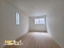 快適な２面採光のお部屋は、やわらかな日差しと心地よい風通しを存分に感じながら、ゆったりとした時間をお過ごしいただけます。

