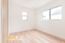 1号棟 WICを含む全居室に収納を備え、衣類や荷物をそれぞれのお部屋で整理できます。収納を上手に使うことで、居住空間をすっきり保ち、ゆとりのある暮らしを楽しめます。
