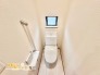 使いやすさに配慮したトイレは、快適に利用できる設計です。シンプルで機能的な空間が、日々の生活をより便利にサポートします。

