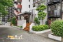 住まいの顔となる外エントランスは、開放感と品格を感じさせる空間。住まう方やゲストを心地よく迎え入れてくれます。