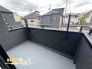 日々の洗濯物をゆったり干せるバルコニーを設置。室内から気軽に出入りでき、家事のしやすさにも配慮された空間です。