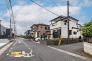 2方向の道路に面した角地ならではの開放感が魅力。隣接する建物による圧迫感を感じにくく、風や光を取り込みやすい伸びやかな住環境です。