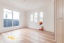 1号棟 2階は全居室約6帖以上のゆとりある間取り。こちらの約9帖のお部屋は、ゆったり家具を配置しやすく、バルコニーにも面した開放感のある空間です。
