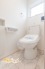 2号棟 温水洗浄タイプのトイレは、快適さと清潔さを両立した使いやすいデザイン。便座の快適機能も備わり、毎日の生活がより便利になります。
