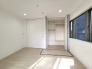 お部屋は採光と通風が考えられた居心地のいい空間設計。全居室収納付きのためスッキリとしたレイアウトを考えることができます。
