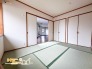 暖かく柔らかい和室は生活スタイルに合わせて幅広く活用可能。寝室や趣味のお部屋など、多様な用途に対応できます。

