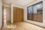 全ての居室が2面採光となっており、複数方向から自然光を取り込みやすい間取り。各居室に窓があることで採光も確保しやすく、明るく心地よい空間で過ごせます。