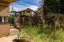 広々としたテラスとプライベートガーデンを楽しめる住まい。南向きで陽当たりも良く、洗濯物を干すのはもちろん、ガーデニングやお子様の遊び場など、暮らしに合わせてのびのびと活用できます。
