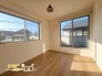 快適な２面採光のお部屋は、やわらかな日差しと心地よい風通しを存分に感じながら、ゆったりとした時間をお過ごしいただけます。
