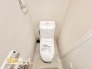 毎日使う場所だからこそ落ち着いて利用できるトイレ空間。生活動線に取り入れやすく、日々の暮らしを快適に支えてくれる設備です。