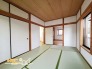 落ち着きある和の空間として快適に使える一室。応接間だけでなく、寝室や書斎としても、畳ならではの心地よさを楽しめます。
