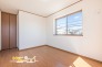 お部屋は採光と通風が考えられた居心地のいい空間設計。全居室収納付きのためスッキリとしたレイアウトを考えることができます♪