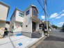 敷地内に１台分の駐車スペースを確保。住まいからすぐに車へアクセスできるため、日々の買い物や通勤・お出かけにも便利です。