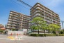 都心へのアクセスに便利な、JR京浜東北線『川口』駅まで徒歩１５分。利便性の高さと穏やかな街並みが調和した、快適な住環境が広がります。