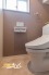 清潔感のある落ち着いたトイレ空間は、毎日気持ちよく使える心地よさが魅力。温水洗浄便座付きで快適にお使いいただけるほか、窓から自然光と風を取り込めるため、いつでも爽やかな空間を保てます。