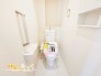 1号棟 毎日使いやすい便利な仕様の温水洗浄トイレは、掃除がしやすくいつも清潔な空間に保てます♪
