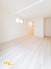 2号棟 【洋室６帖】
清潔感ある壁紙とぬくもりあふれる床材が見事にマッチした室内。快適にお過ごし頂ける住空間です。
