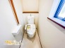 B号棟 毎日使いやすい便利な仕様の温水洗浄トイレは、掃除がしやすくいつも清潔な空間に保てます♪

